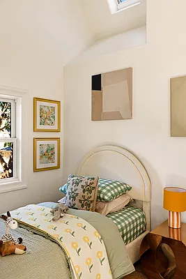 Bedroom, photo 10