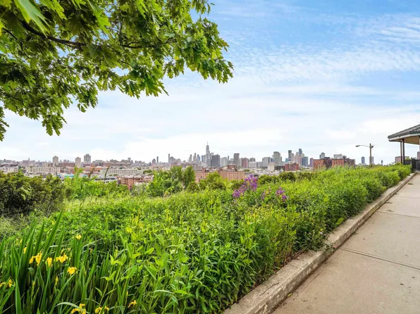 106 Griffith Street image 27 of 40