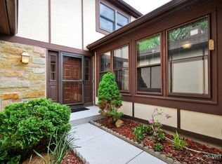 35 White Oak Cir, Saint Charles, IL