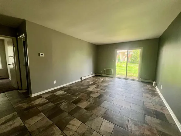 2400 Light Rd APT 112, Oswego, IL 60543