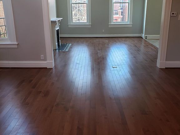 3rd image of 321 Overton St Floor 2