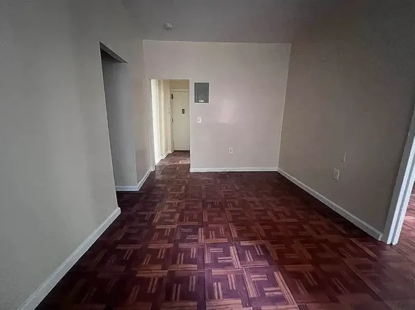 875 Hunt's Point Avenue 1Y image 1 of 7
