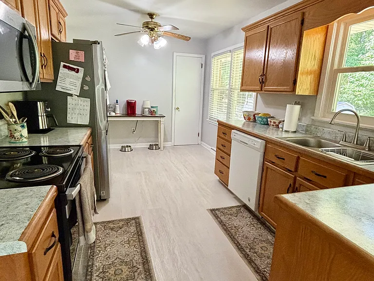 107 Lakemont Ct — Photo 4