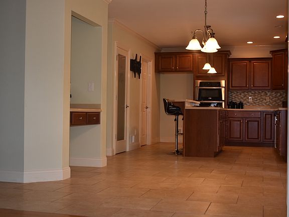 Kitchen w/built-in desk