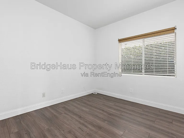 953 Gallery Dr — Photo 10