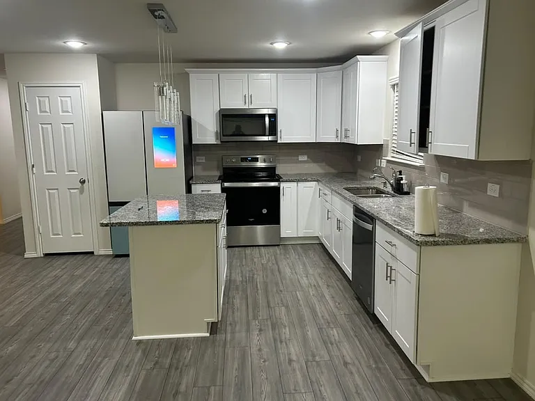 1028 Vernon Dr — Photo 4
