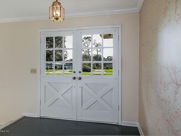 3rd image of 7612 Hollyridge Cir
