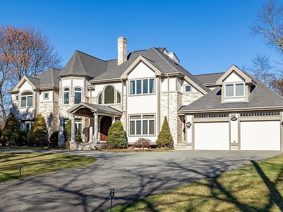 3rd image of 34 Allen St