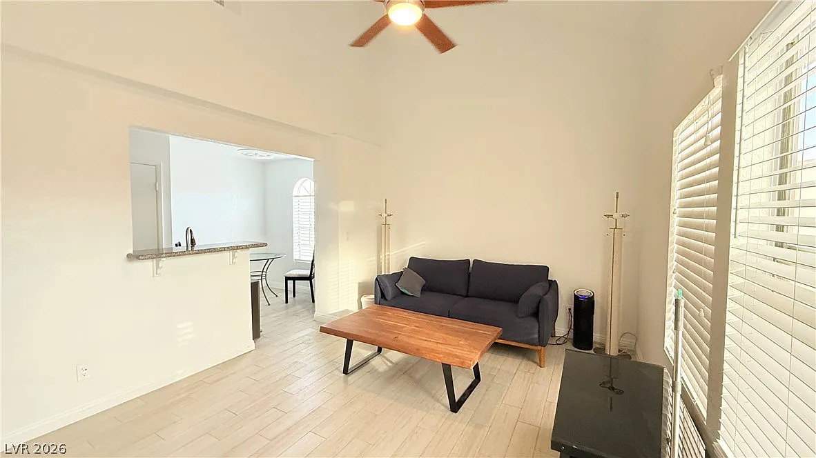 1 bed, 1.0 bath, 585 sqft, $1,400 — Photo 4