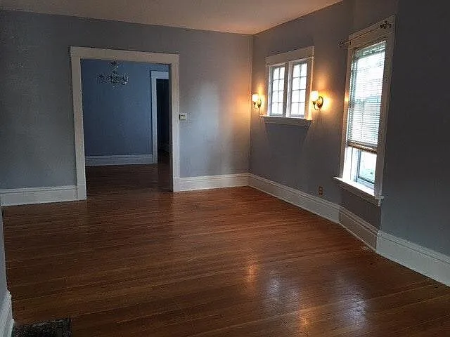 352 College Ave SE — Photo 3