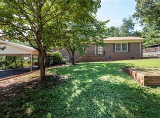 1559 16th Avenue Cir NW, Hickory, NC 28601