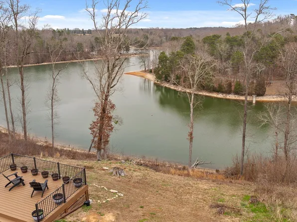 1809 River Breeze Dr, Soddy Daisy, TN 37379