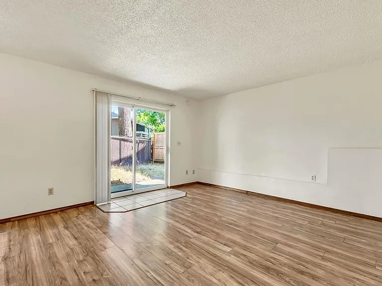 Aurora Park Apartments — Photo 3