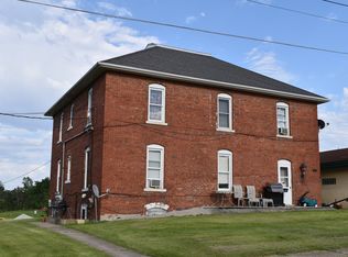 414 N State St, Roanoke, IL 61561