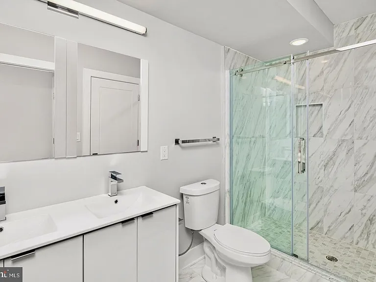 Brand New Luxury Apartments — Photo 21