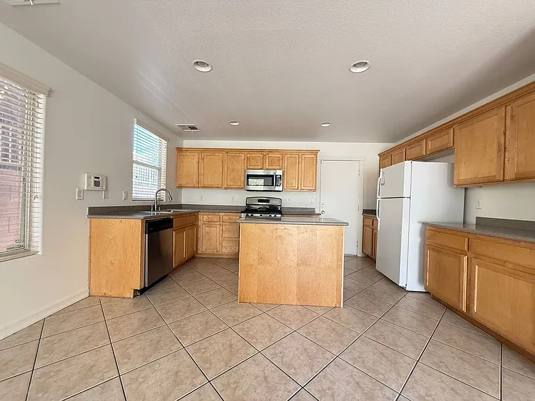 2696 Begonia Valley Ave — Photo 6