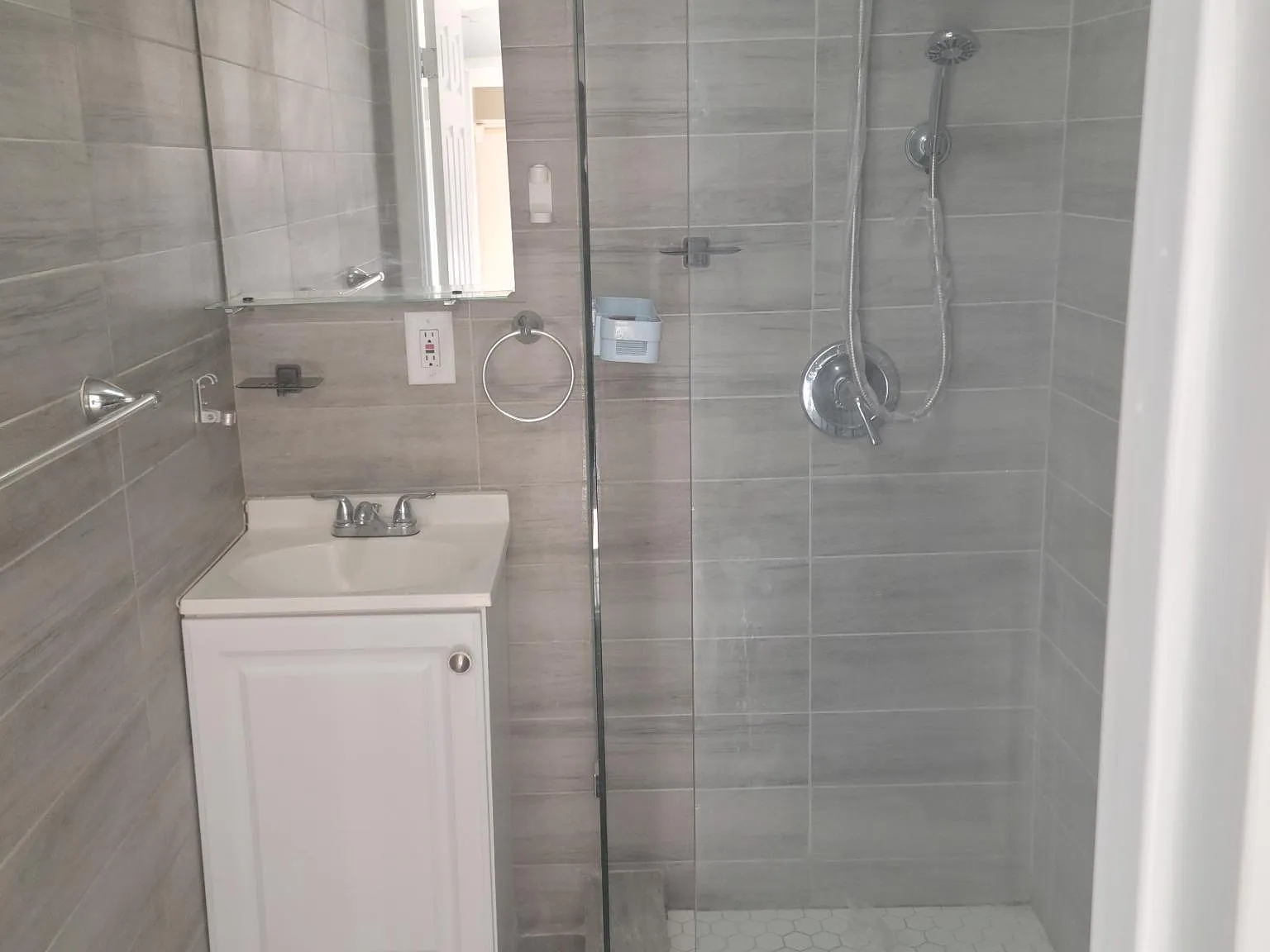 1 bed, 150 sqft, $950 — Photo 2