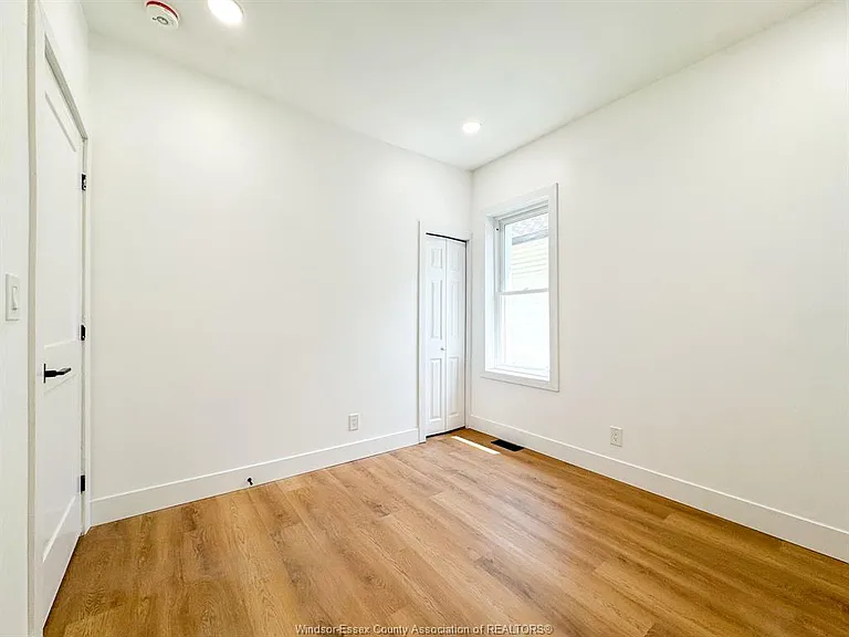 651 Brock St — Photo 9