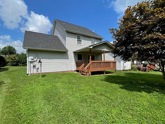 2nd image of 1468 Oxford Pl