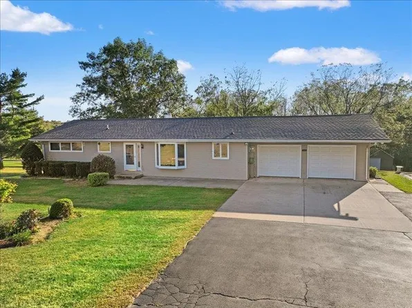8373 Olde Davenport Rd, Dubuque, IA 52003