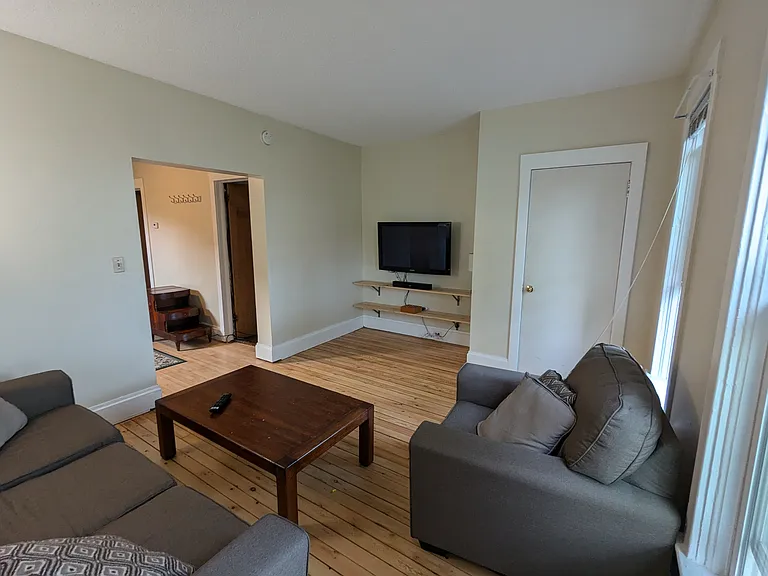116 W 7th St #2 — Photo 3