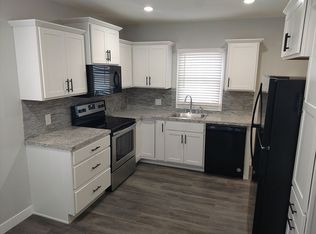 830 Englewood Ave, Waterloo, IA 50701