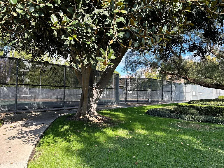 237 Streamwood — Photo 31