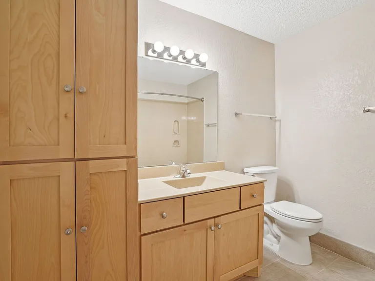 Larpenteur Estates Apartments — Photo 19