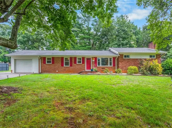 4365 Wakeman Dr, Winston Salem, NC 27105