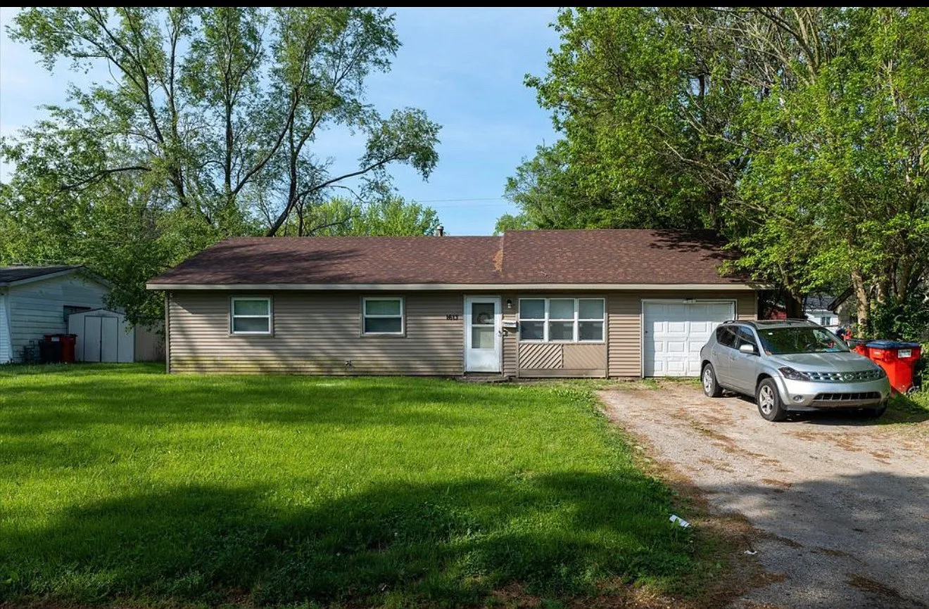 1613 Hedge Rd photo 1