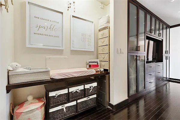 Sold by R New York | media 4