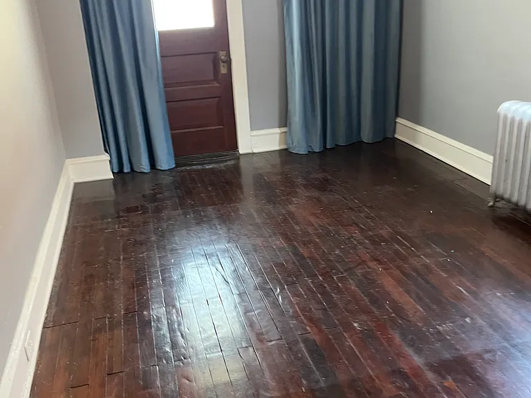 656 N Pine St — Photo 3