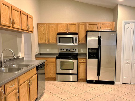 4th image of 8402 Greystone Dr