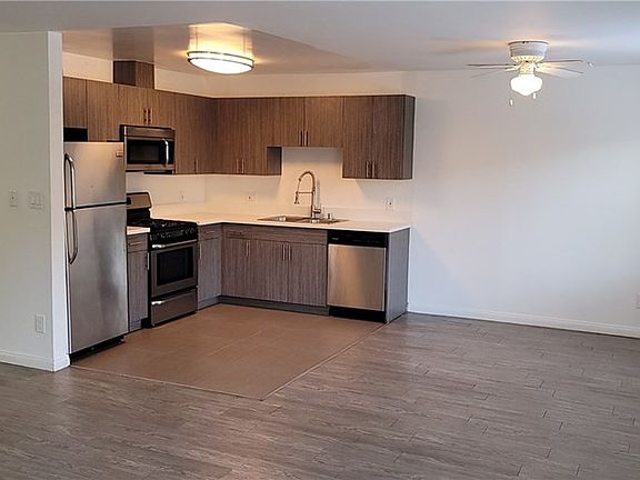 3rd image of 4906 Rosewood Ave