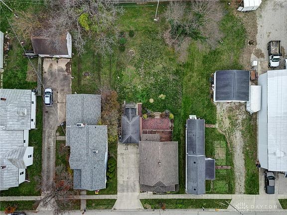 5th image of 213 W Monument St