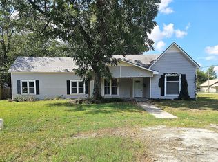 402 E State St, Groesbeck, TX 76642