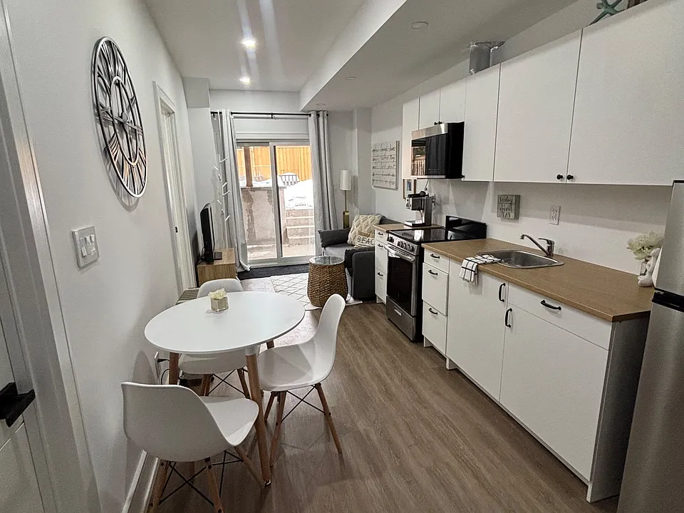 150 Warden Ave