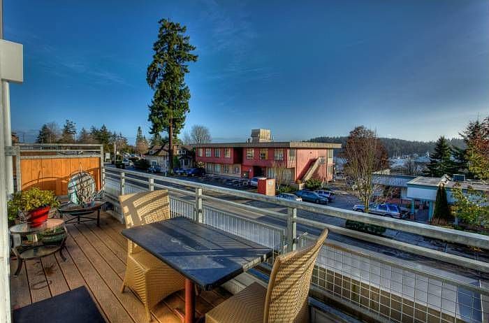 Enjoy the Deck with a Vie