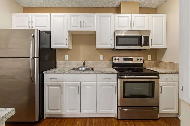 Edmonton Apartment for rent - 2 Bedrooms — photo 8