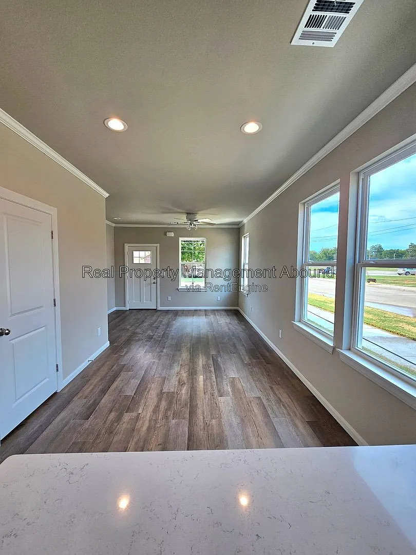 2 bed, 2.5 bath, 1120 sqft, $1,700 — Photo 4