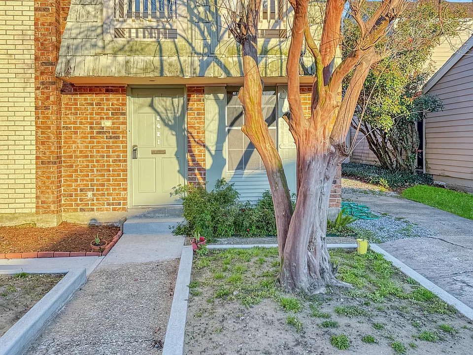 2421 Caswell Ln