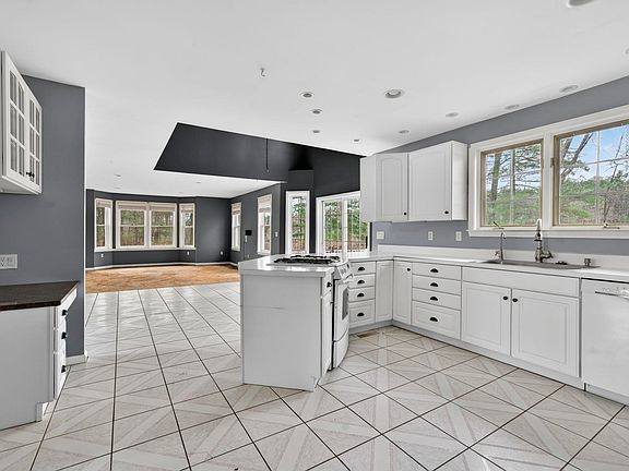 5th image of 12 LeClair Drive