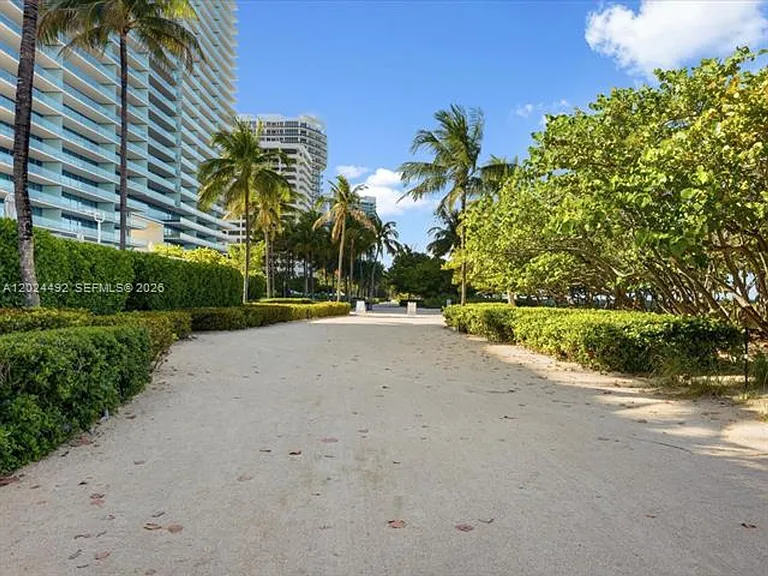 10185 Collins Ave #703 — Photo 21