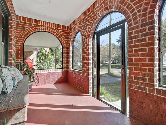 5th image of 3323 Randall St