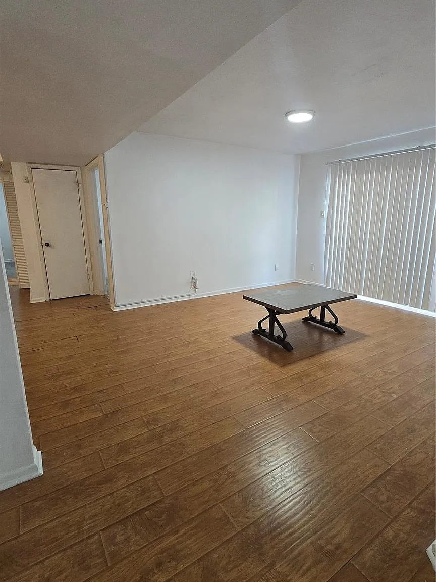 3 bed, 2.0 bath, 1092 sqft, $1,500 — Photo 3