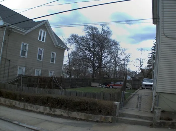 20 Fairview St, Providence, RI 02908