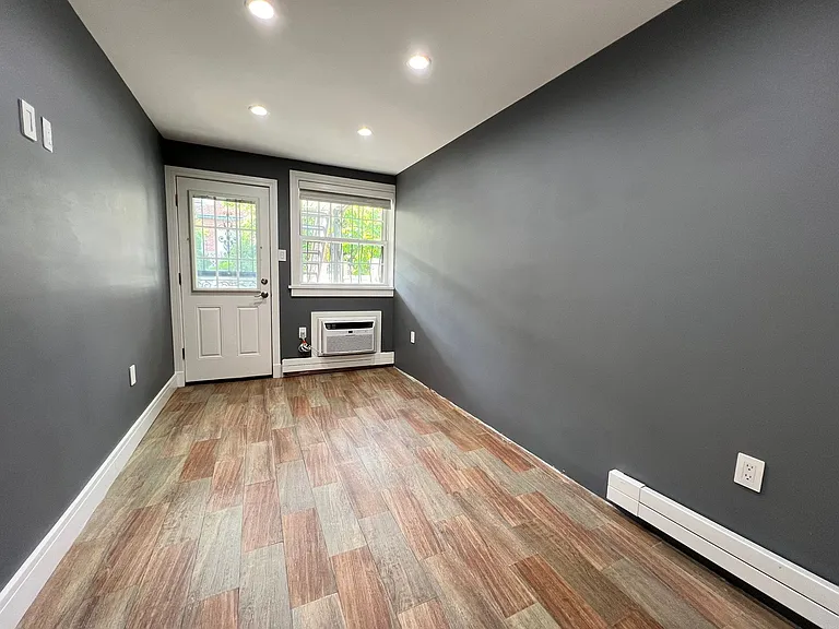 20-10 Hazen St #1 — Photo 11