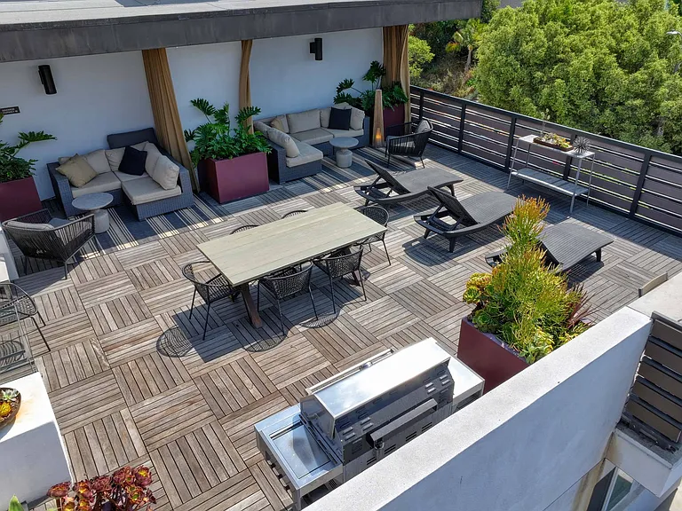 The Metropolitan at Larchmont Village — Photo 30
