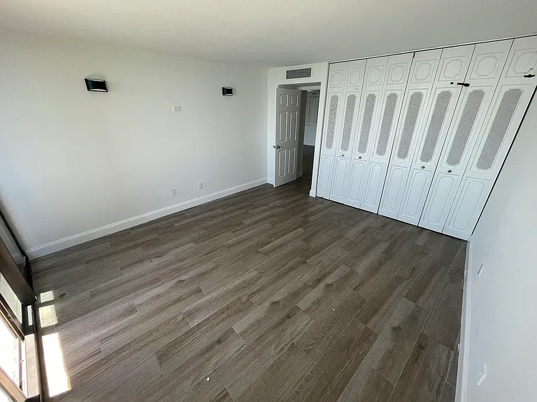 5200 N Flagler Dr #2004 — Photo 13