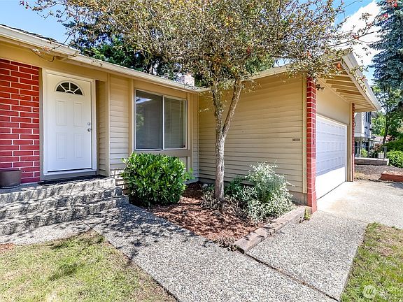 4th image of 15836 SE Fairwood Boulevard